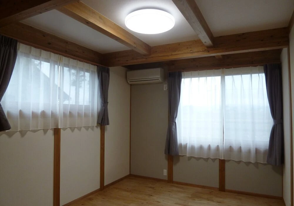 木の匂いを感じる吹き抜けの家