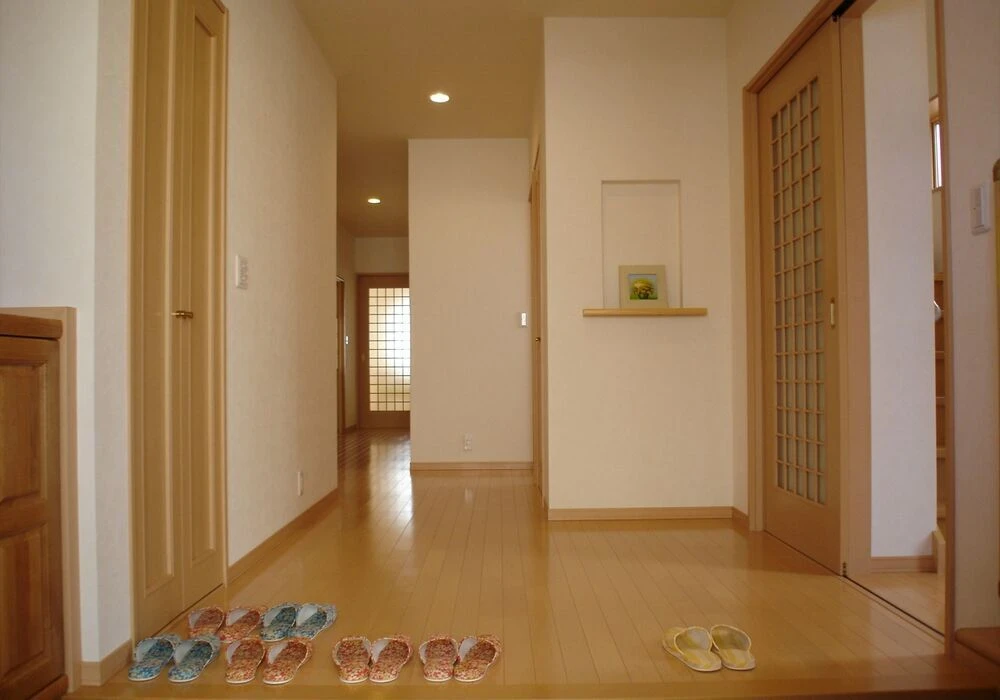 家族集まるリビングの家